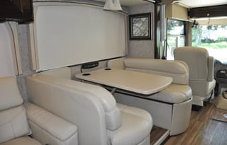 2017 Thor Motor Coach Miramar 37.1 Bunk