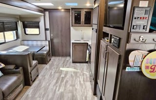 2020 Grand Design Transcend 32BHS 1 1/2 bath!