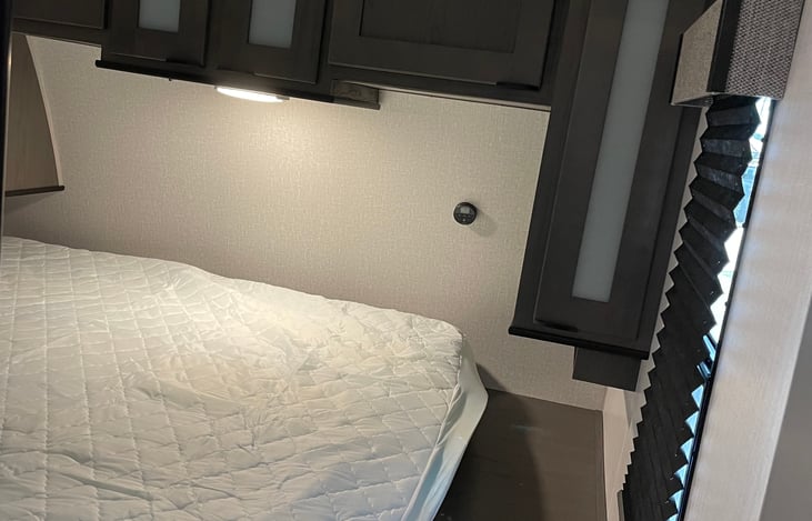 King size sliding bed