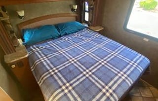 Make great memories in our Roomy Thor Chateau 31L!