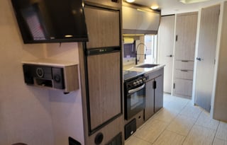 The Perfect Travel Trailer For You!   Lance 1995