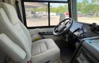 Bon-Bon - The Luxury Getaway RV