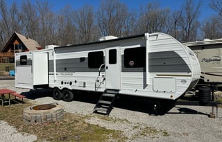 "Jett Stream" 2025 Bunkhouse Camper with King bed
