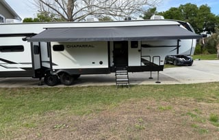 Luxury & Comfort 5th Wheel– Perfect for Adventures