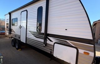 24 Flying Dutchman – Sleeps 8 l Bunks l Delivery