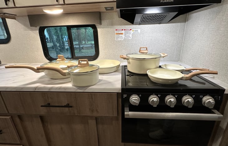 Variety of pots & pans!