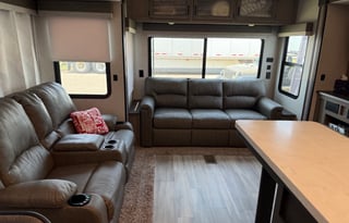 Special Labor Day Pricing!!! 5th Wheel Living
