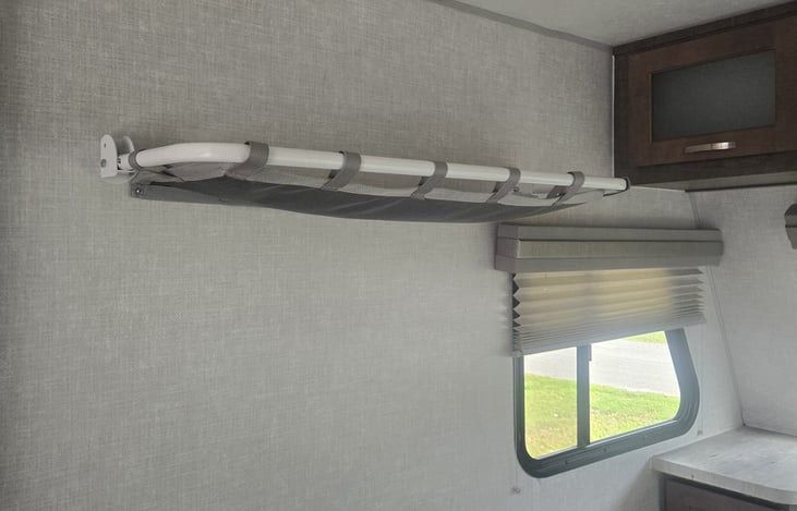 bed side storage area (L)