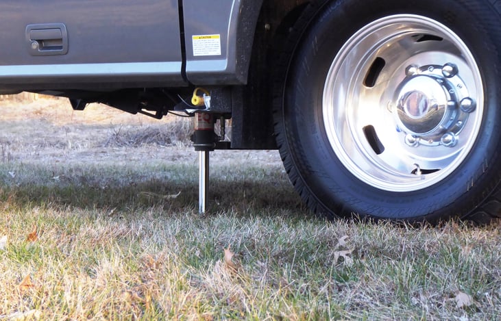 Hydraulic leveling jacks, propane hookup, Aluminum wheels