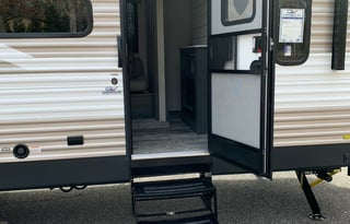 BRUCE-Sleep 8-10  2021 Dutchmen Aspen Trail LE29BH