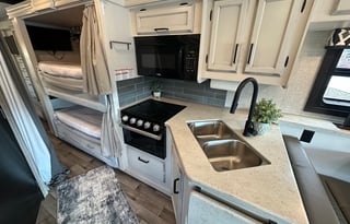 Modern Farmhouse Bunkhouse Motorhome 2022 Alante