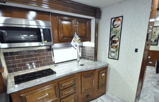 Luxury Disel Push, sleeps 8, 1.5 bath, washer &dry