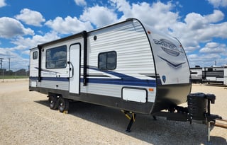 The Cozy Farmland Family Camper 2023