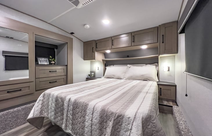 Bedroom with Queen memory foam mattress.