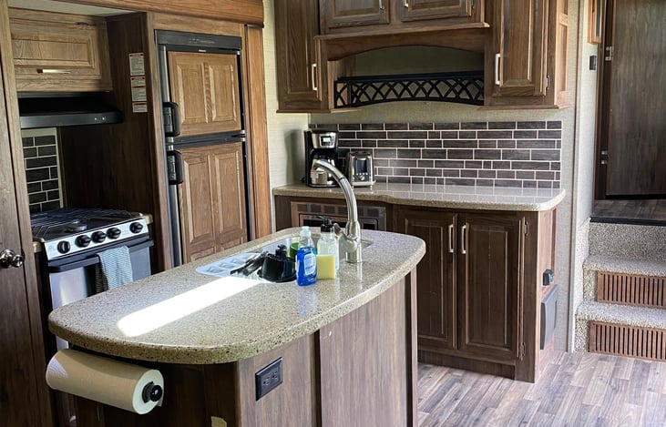 You'll love the 12' ceilings, cold fridge/freezer and extra counter space!