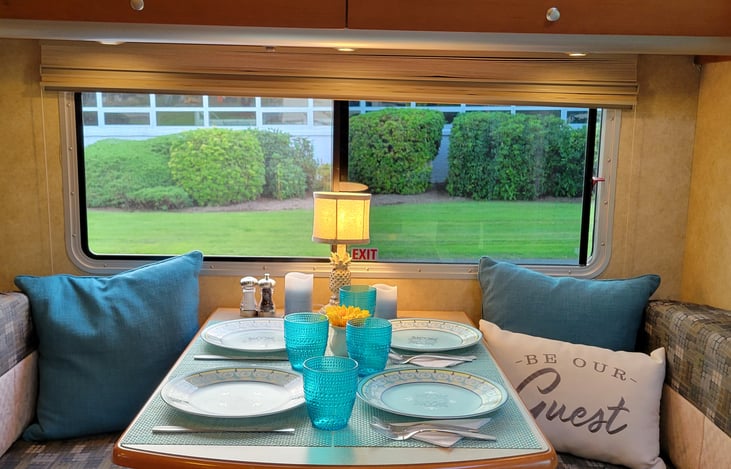 Comfortable dining area for 4