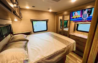 2022 Thor Four Winds 31E (with Bunkhouse)