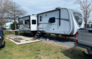 Happy Glamping in the Open Range with 1 1/2 baths!