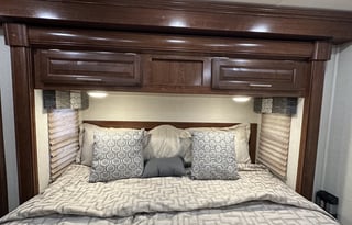 "Jolly" - Spacious RV for a King (and Queen)