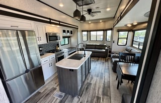 2023 Cross Roads RV Hampton HP370FDL