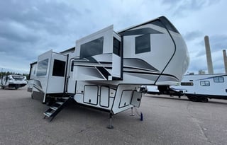 Luxury Montana | Private Office | King Suite