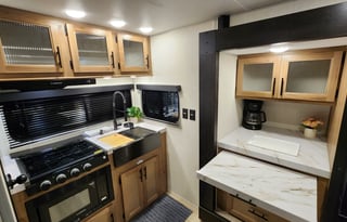 2025 Cherokee Grey Wolf