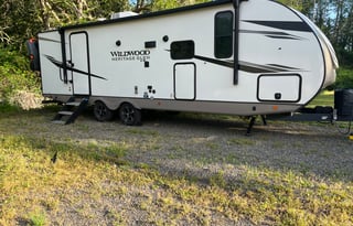 Big & Comfy - Large bathroom, full kitchen + Pets!