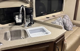 2018 Thor Motor Coach Chateau 22B