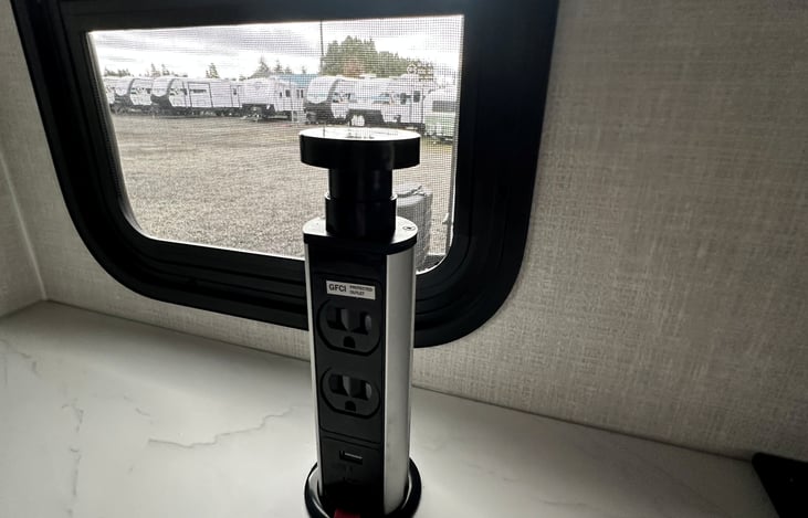 Wireless charger and power block.