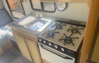 Retro 1989 Winnebago | Modern Upgrades, Sleeps 6