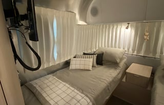 2021 Airstream RV Globetrotter 23FB Twin