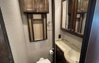 RV Sleeps 8 with 2 Bunks - Unlimted Generator Use