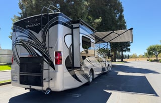 2017 Thor Motor Coach Palazzo 33.2