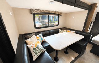 Lightweight Family Camper | Sleeps 6 | Bunks