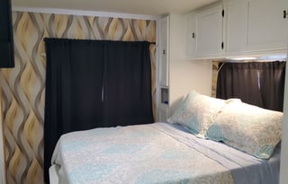 32ft Coachmen – Family Friendly, newly remodeled!