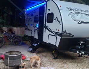 Forest River RV Cherokee Wolf Pup Black Label 16BHSBL