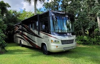 MEET “DAKOTA” OUR FAMILY FUN RV
