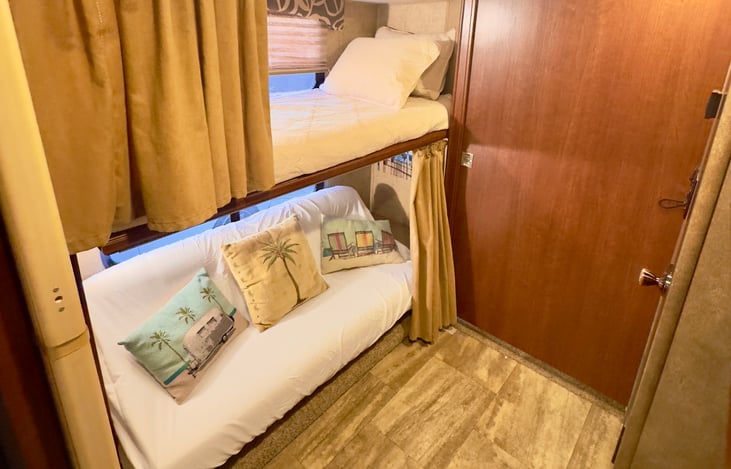 Bunk Bed Room
Top: Sleeps one
Bottom: Convertible Jack-Knife Sofa Sleeps Two