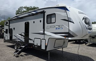 Cherokee Artic Wolf 287BH