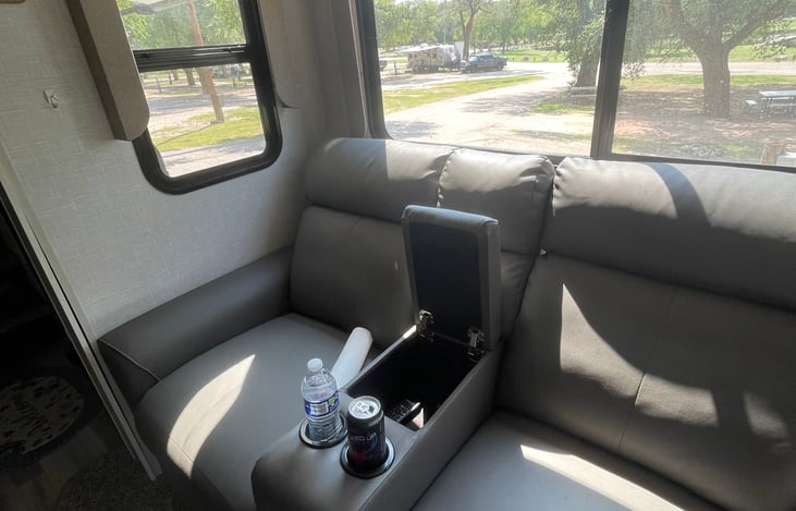 Another view of the recliners and the console. Recliners will lay flat to totally stretch out.