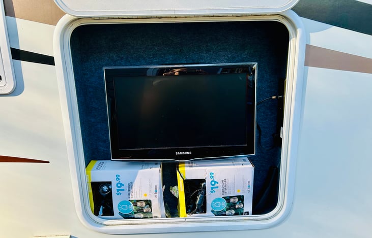 outdoor tv with camp lights to light your night