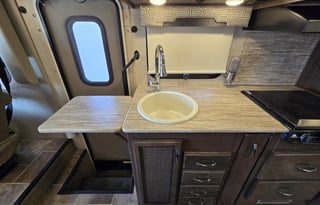 2017 Thor Motor Coach Vegas 25.4