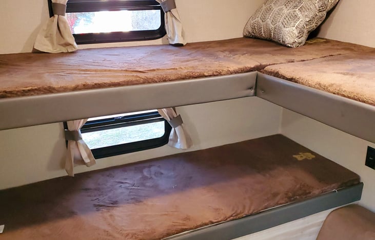 Bunkhouse (beds are restricted to 250 lbs)