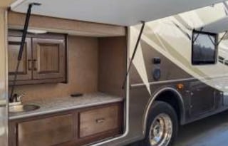 Elegant Class A Motorhome – Explore the Rockies