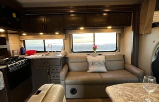 C11:Thor Luxury*NEW*STARLINK-10Sleep-Private Suite