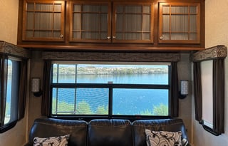 Clean and Comfortable 39’ Heartland Bighorn 3575EL