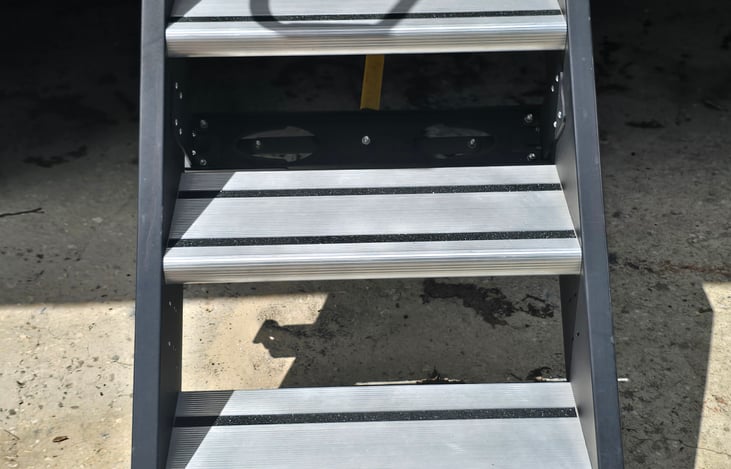 HD stairs with adjustable legs for uneven ground
