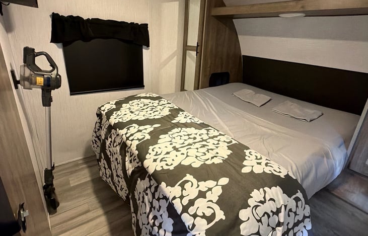 Include with Linen package pictured above.