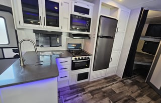 Delivery Only - Super clean and bright 5th wheel