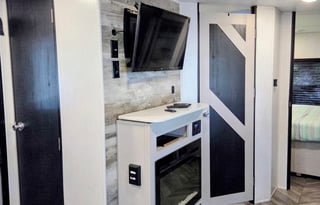 Tallahassee RV Rental | King Bed | Delivery  Setup